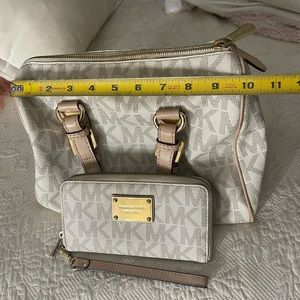 ✨Michael Kors Grayson includes wallet